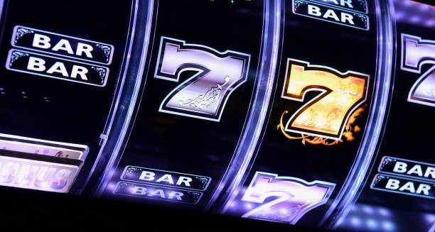 panen4d live poker table with multiple players